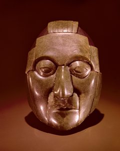 Máscara de mosaico representando um homem velho, do túmulo de Ruz sob o Templo das Inscrições em Palenque, Chipas (jade)